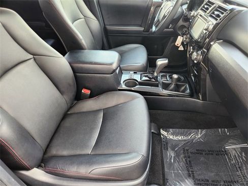 Used 2025 Chevrolet Traverse High Country FWD image 18