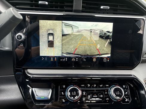 New 2026 GMC Sierra 2500 AT4 w/ Technology Package AWD/4WD image 15