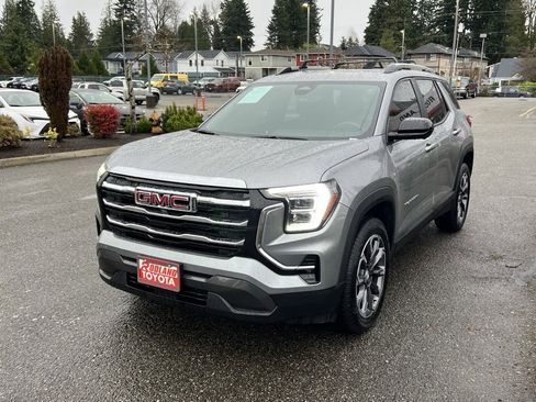 Used 2025 GMC Terrain Elevation w/ Elevation Premium Package image 3