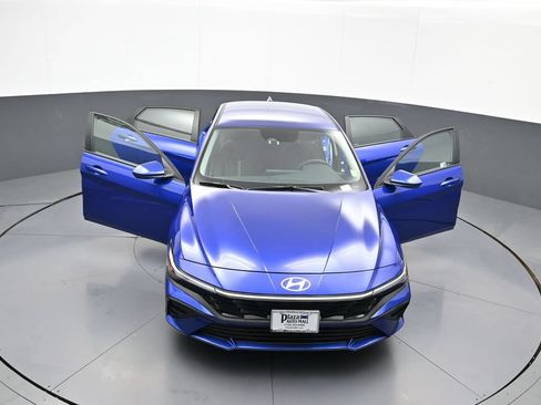 Certified 2025 Hyundai Elantra SE w/ Cargo Package FWD image 45