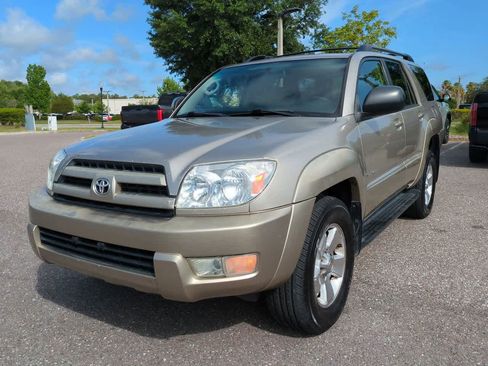 Used 2004 Toyota 4Runner SR5 AWD/4WD image 2