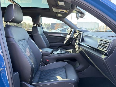 Used 2025 Volkswagen Atlas Cross Sport SEL Premium R-Line image 20