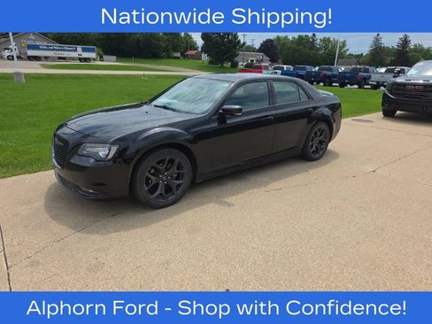 Used 2023 Chrysler 300 S w/ Comfort Group RWD image 2