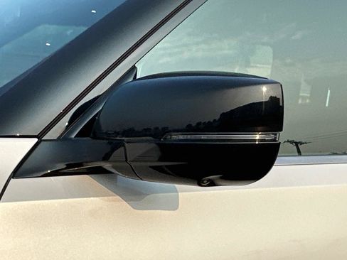 New 2026 Nissan Armada SL w/ Captain's Chari Seat Package AWD/4WD image 10