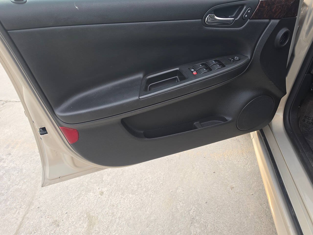 Used 2012 Chevrolet Impala LT w/ LT Sunroof Package FWD image 13