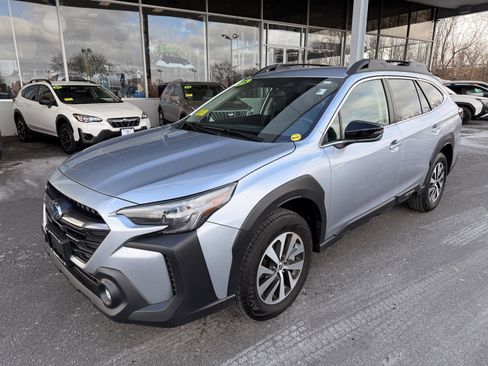 Certified 2025 Subaru Outback Premium image 9