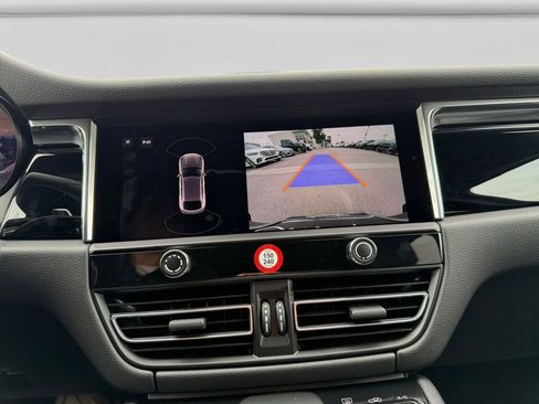 Used 2025 Porsche Macan image 18