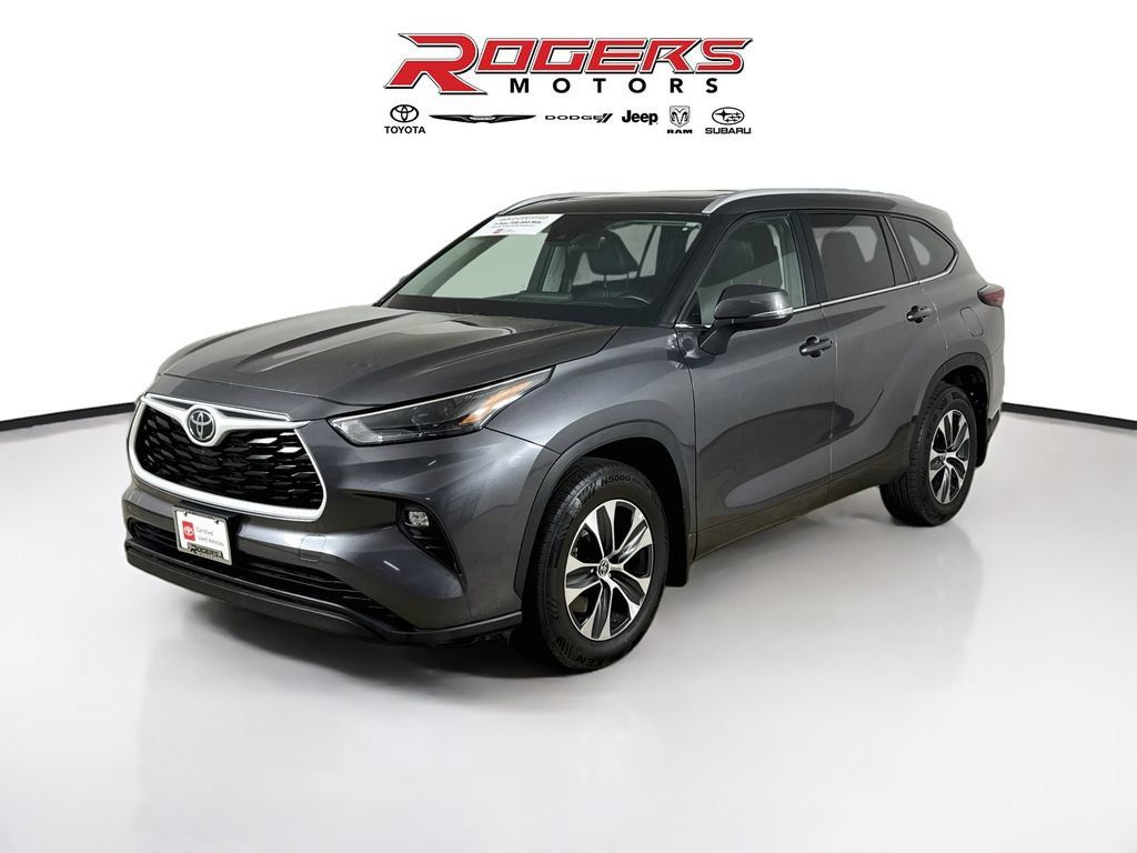 Used 2025 Toyota Highlander XLE AWD/4WD image 8