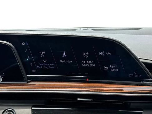 Used 2023 Cadillac Escalade Premium Luxury AWD/4WD image 22