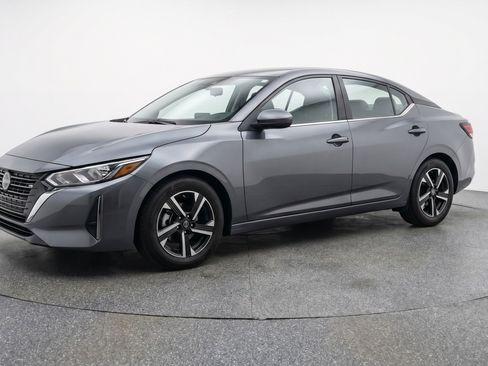 Used 2025 Nissan Sentra SV image 3