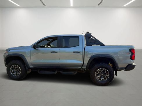 Used 2025 Chevrolet Colorado ZR2 w/ Technology Package AWD/4WD image 2