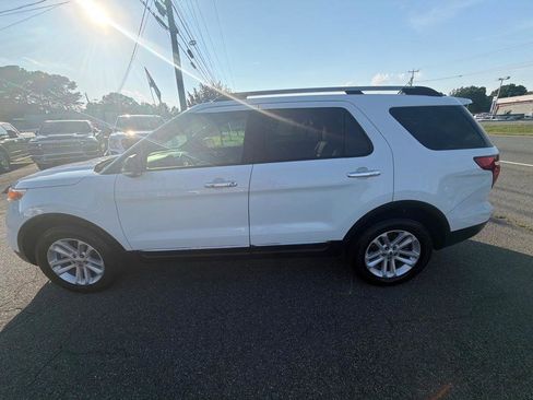 Used 2015 Ford Explorer XLT w/ Equipment Group 202B FWD image 14
