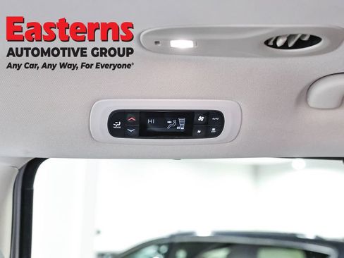 Used 2023 Chrysler Pacifica Touring-L FWD image 24