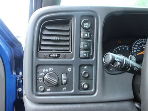 Used 2003 Chevrolet Avalanche 4x4 w/ Suspension Package, Off-Road image 15