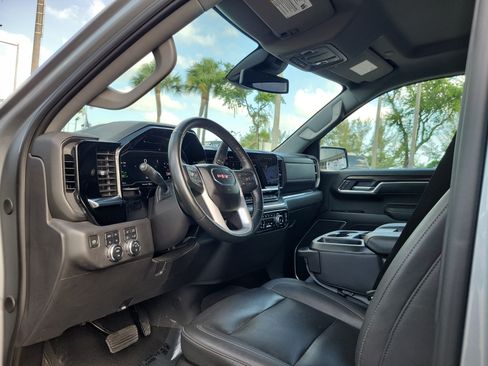 Used 2024 GMC Sierra 1500 SLT AWD/4WD image 9