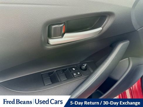 Used 2021 Toyota Corolla LE image 18