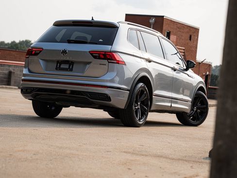 Certified 2023 Volkswagen Tiguan SE R-Line AWD/4WD image 6