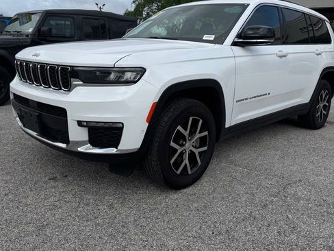 Used 2024 Jeep Grand Cherokee L Limited w/ Luxury Tech Group II image 3