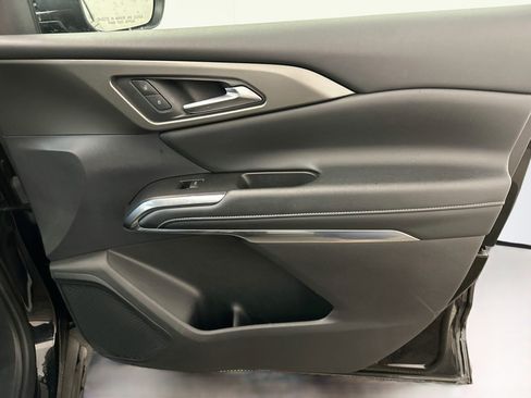 Used 2025 Chevrolet Traverse LT AWD/4WD image 35