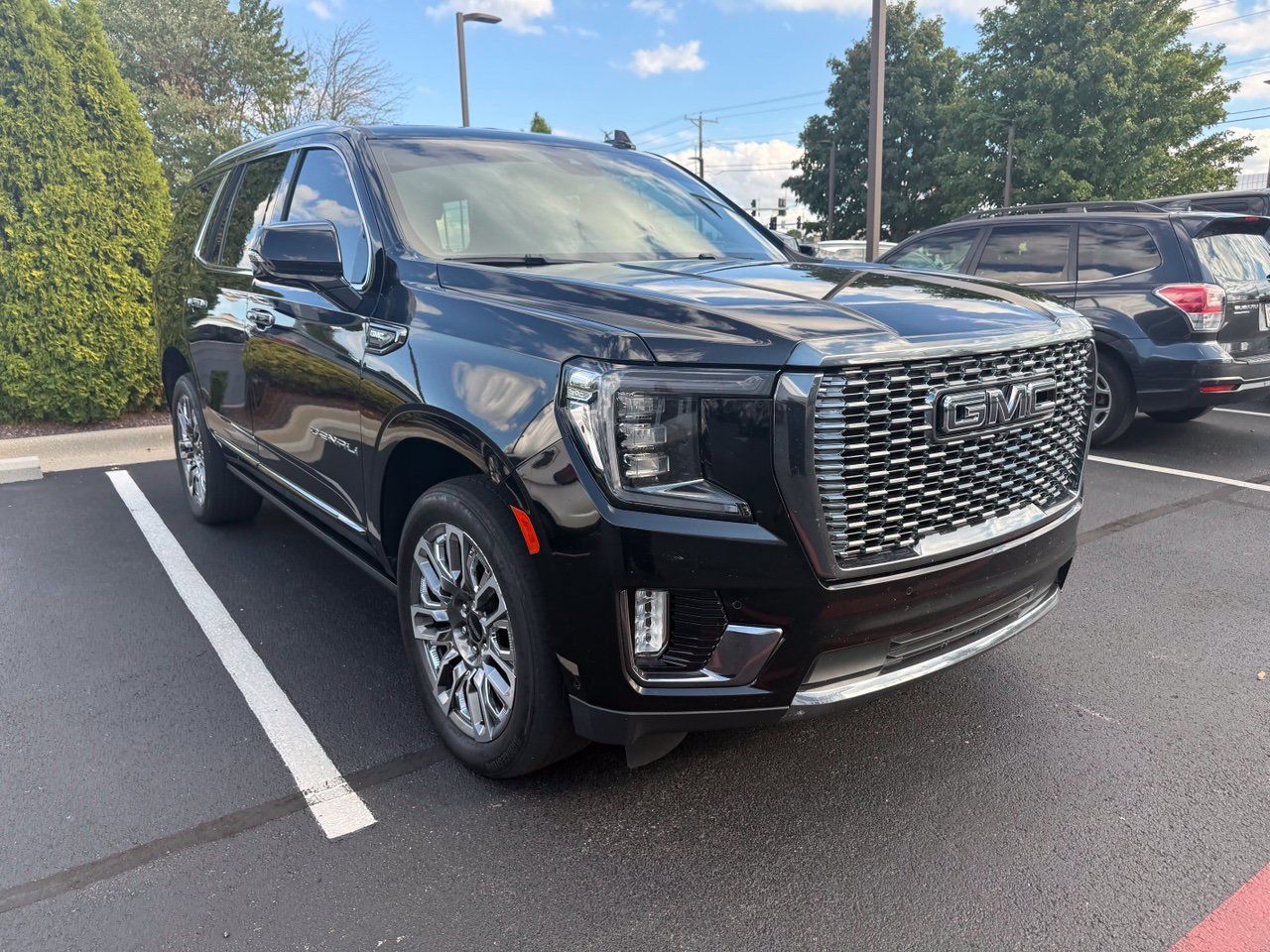 Used 2024 GMC Yukon Denali Ultimate AWD/4WD image 2