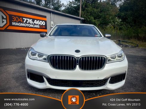 Used 2018 BMW M760i xDrive image 9