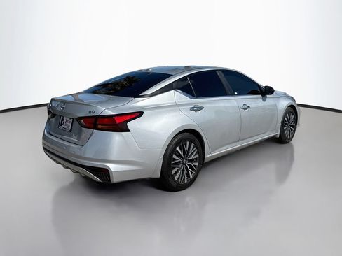 Used 2024 Nissan Altima 2.5 SV FWD image 7