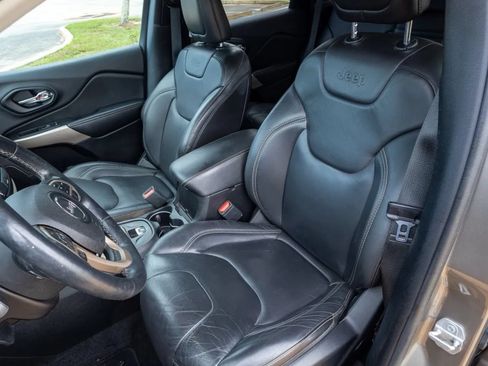 Used 2018 Jeep Cherokee Limited AWD/4WD image 4