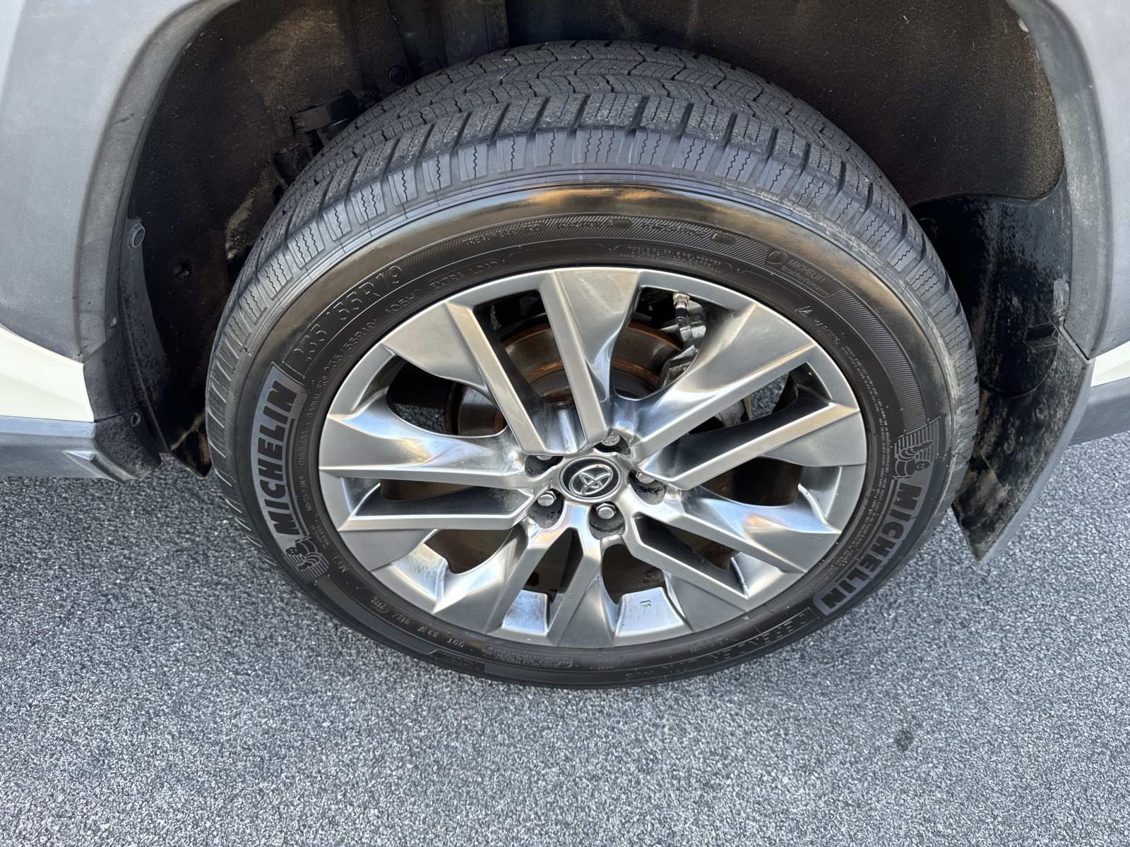 Used 2019 Toyota RAV4 Limited w/ Advanced Technology Package AWD/4WD image 11