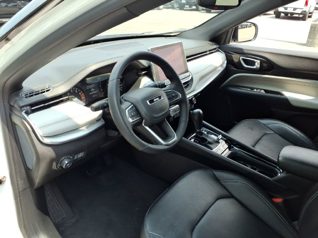 Used 2025 Jeep Compass Limited AWD/4WD image 13
