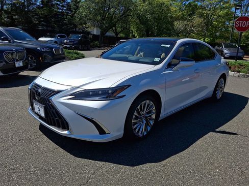 Used 2023 Lexus ES 350 Ultra Luxury w/ Accessory Package (Z1) FWD image 3