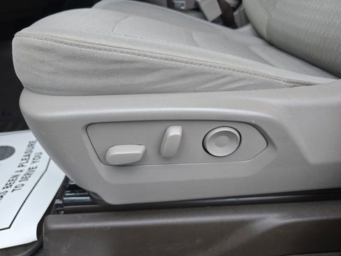 Used 2025 Chevrolet Silverado 1500 LT image 26