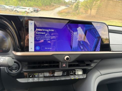 Used 2025 Toyota Crown Signia image 28