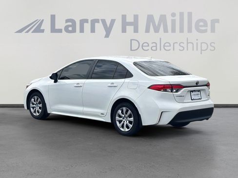 Used 2025 Toyota Corolla LE w/ Convenience Package AWD/4WD image 4