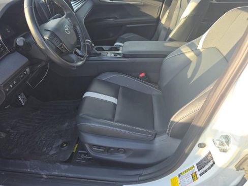 Used 2025 Toyota Camry SE FWD image 9