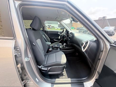Used 2025 Kia Soul LX FWD image 11
