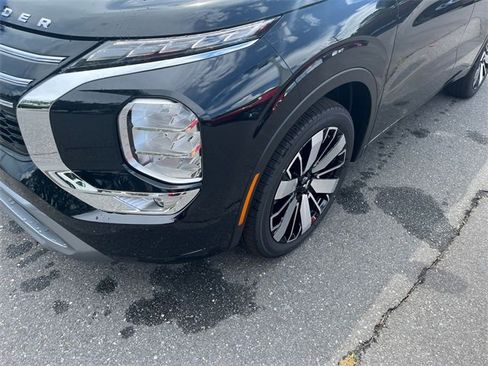 New 2025 Mitsubishi Outlander SEL image 9