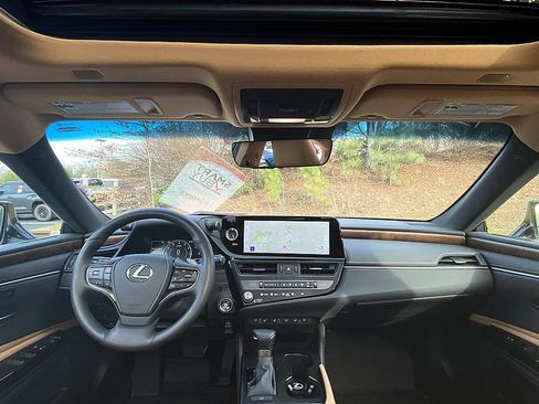 Used 2025 Lexus ES 350 ES 350 w/ Premium Package image 13