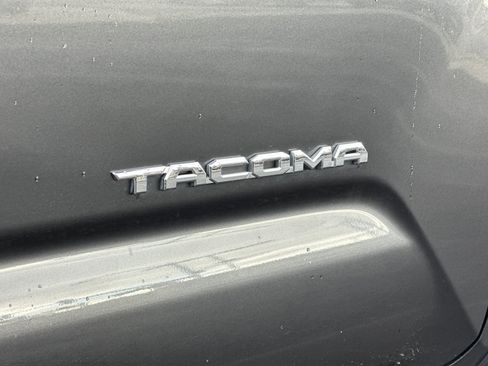 Used 2018 Toyota Tacoma SR5 image 22