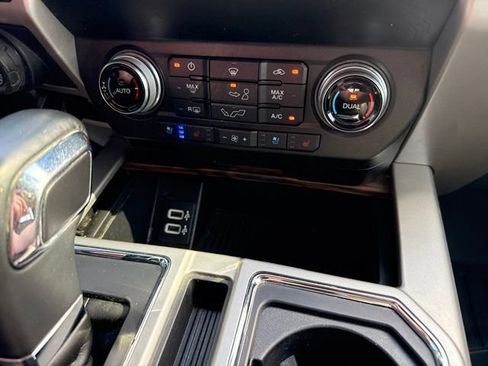 Used 2020 Ford F150 Lariat w/ Equipment Group 502A Luxury AWD/4WD image 33