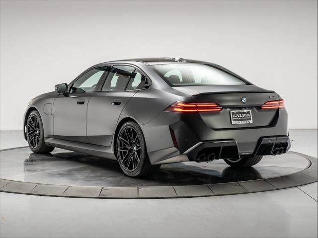 Used 2025 BMW M5 w/ Carbon Package AWD/4WD image 3