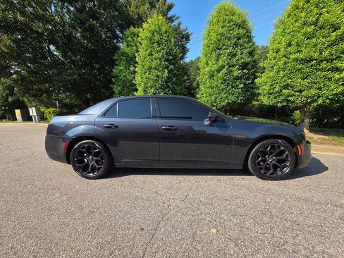 Used 2019 Chrysler 300 S RWD image 6