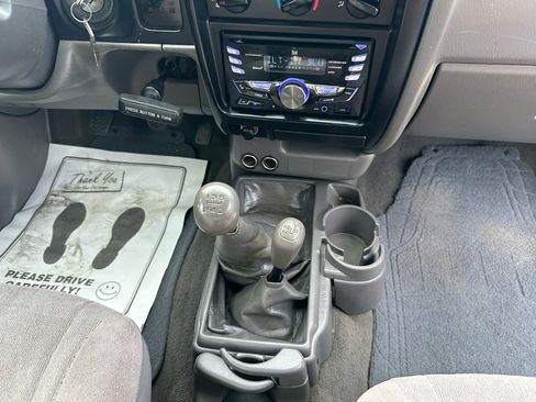 Used 2001 Toyota Tacoma 4x4 Xtracab image 11