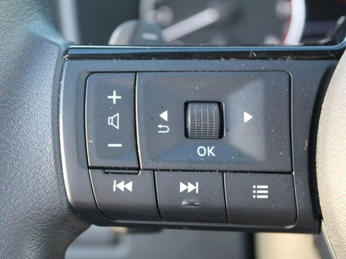 Used 2023 Nissan Rogue SV image 19