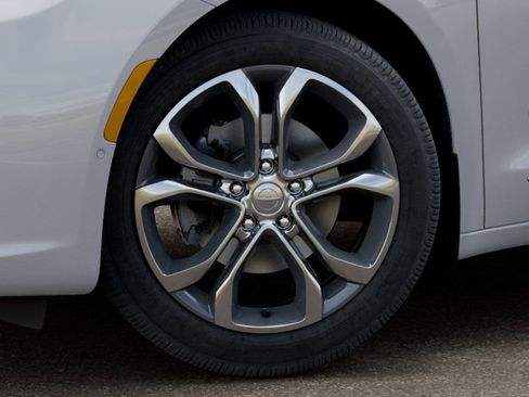 New 2026 Chrysler Pacifica Pinnacle w/ Trailer Tow Group FWD image 10