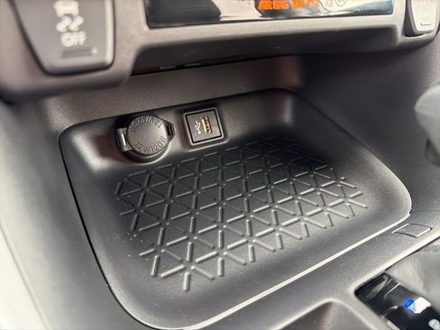 Used 2025 Toyota RAV4 XLE image 30