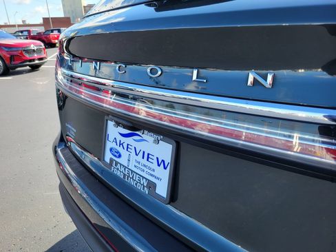 Used 2022 Lincoln Nautilus AWD w/ Premium Package image 27