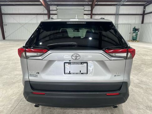 Used 2025 Toyota RAV4 LE AWD/4WD image 4