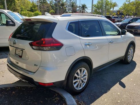 Used 2018 Nissan Rogue SV image 9