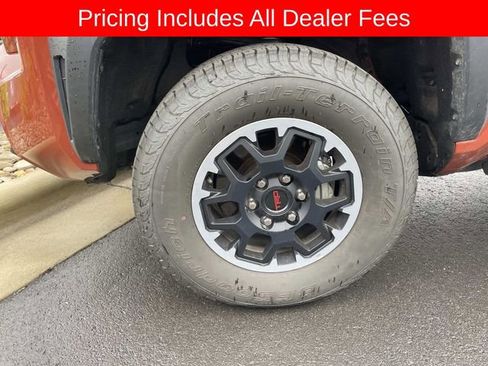 Used 2025 Toyota Tacoma TRD Off-Road w/ TRD Off Road Upgrade Package AWD/4WD image 2