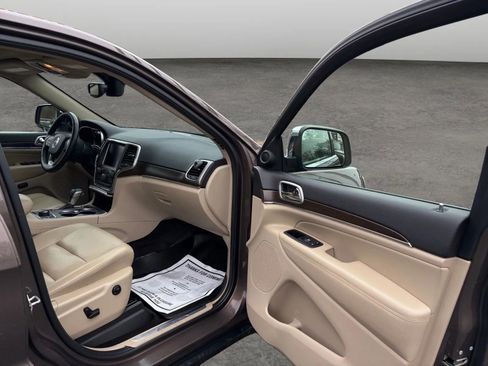 Used 2018 Jeep Grand Cherokee Limited w/ Trailer Tow Group IV image 17